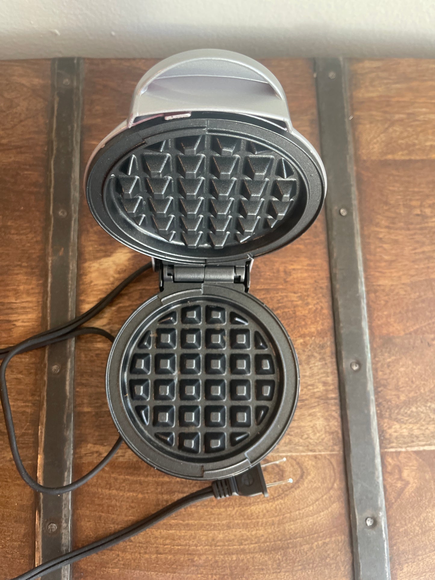 Mini waffle maker