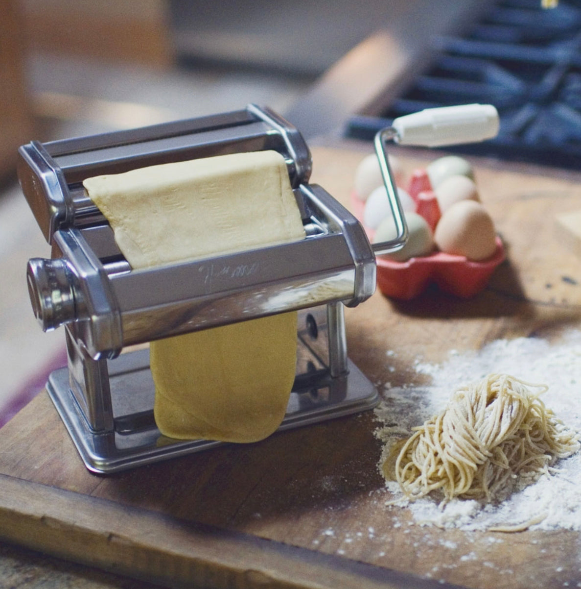 Traditional style pasta machine